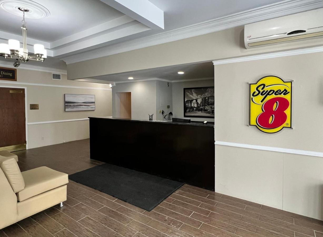 Super 8 By Wyndham Kirkland Lake Dış mekan fotoğraf